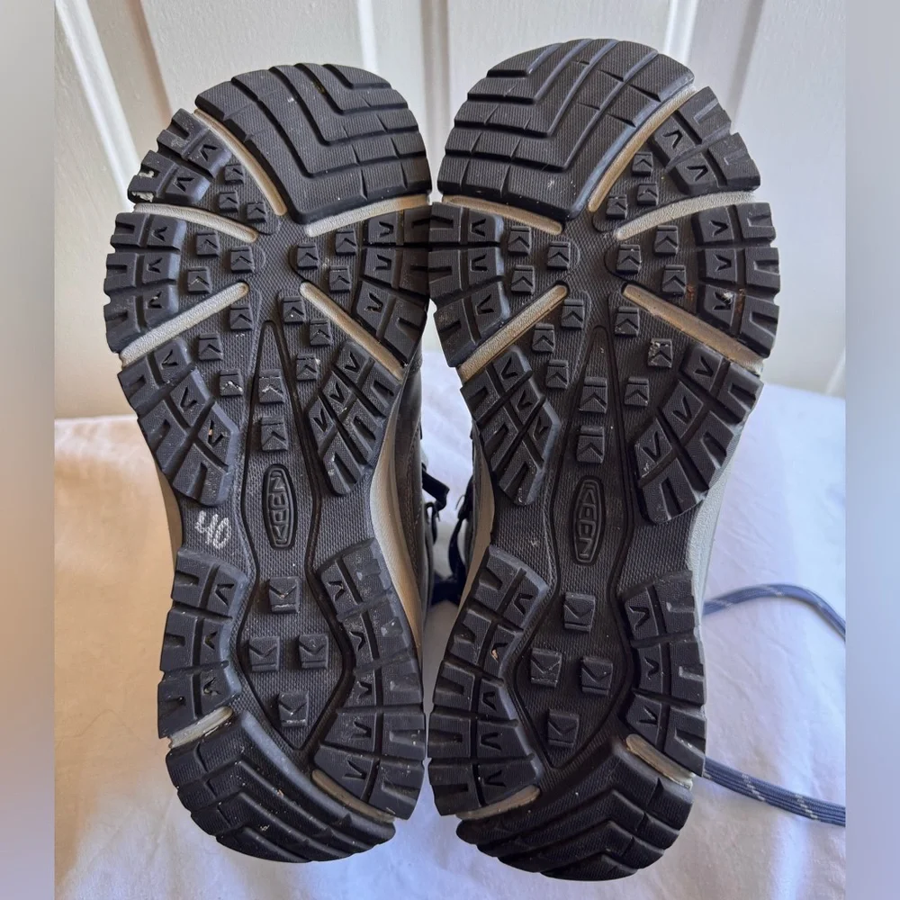 KEEN Women's Gray Winter Boots Size 9 Hicking Women’s Boots
